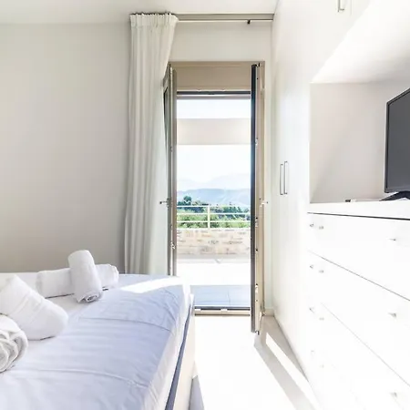 Modern Private With Infinity Pool Villa Heraklion (Crete)